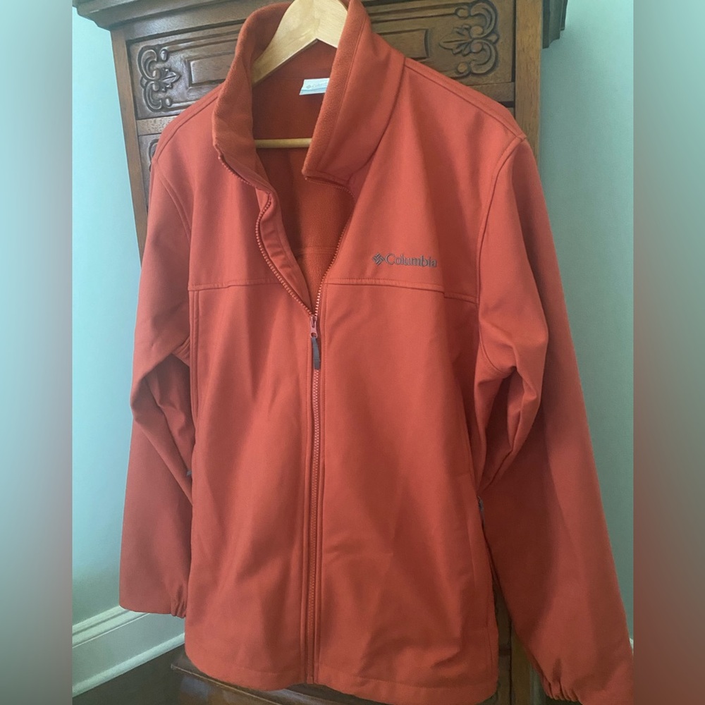 Columbia Softshell Jacket - Size Large